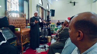 نيابة عن الوزير.. مدير أوقاف الإسماعيلية يقدم العزاء لأسرة الشهيد طيار محمد السيد سليمان