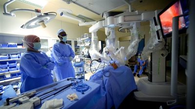 لخدمة الحجاج.. السعودية توفّر روبوتًا جراحيًا في مكة بـ16 مليون ريال لسرعة التعافي