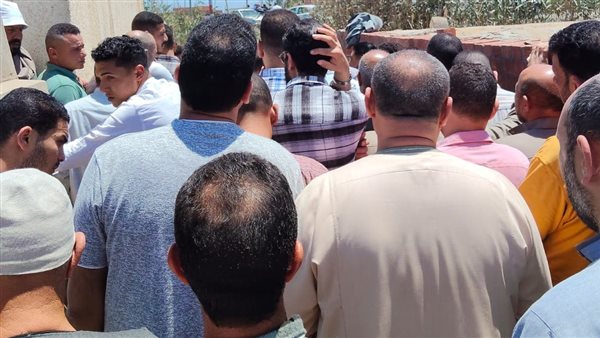 لحظة تشيع الجثمان