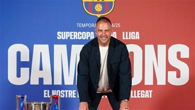 برشلونة يعلن تجديد عقد هانز فليك حتى 2027