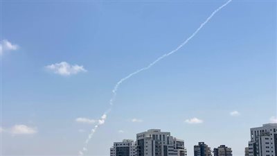 استهدف مطار بن جوريون.. الحوثيون يطلقون صاروخًا باتجاه إسرائيل