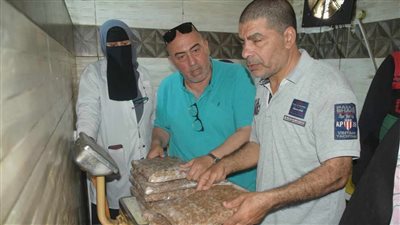ضبط لحوم غير صالحة ودواجن محقونة بالمياه في بورسعيد قبل عيد الأضحى| صور 