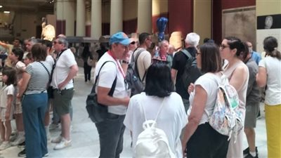 قبل نقل قناع الملك توت للمتحف الكبير.. إقبال كبير من السائحين لزيارة المتحف المصري بالتحرير | صور