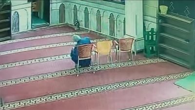 كان بيصلي الظهر.. وفاة مسن خلال أداء الصلاة داخل مسجد بالمحلة