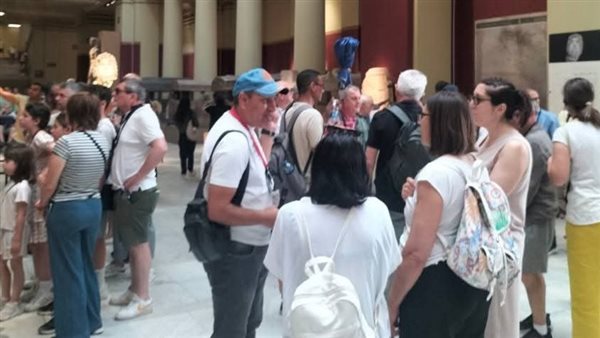 إقبال السائحين على