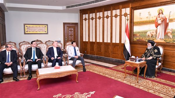 البابا ووزير الشباب