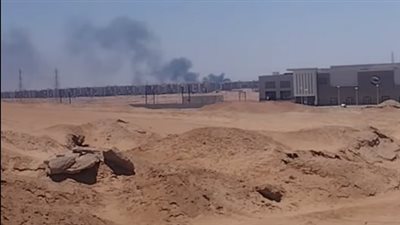 الدخان ملأ السماء.. مشاهد من حريق مصنع العطور في بدر | صور