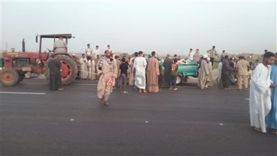 إطار السيارة انفجر.. إصابة 10 أشخاص في حادث سير في منفلوط بأسيوط