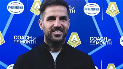 سيسك فابريجاس مدرب كومو يفوز بجائزة أفضل مدرب خلال شهر مايو بالدوري الإيطالي