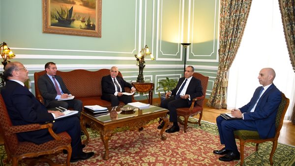 وزير الخارجية يستقبل