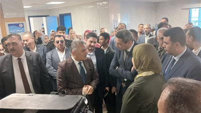 محافظ السويس ورئيس الجامعة يفتتحان العيادات الخارجية بالمستشفى الجامعي
