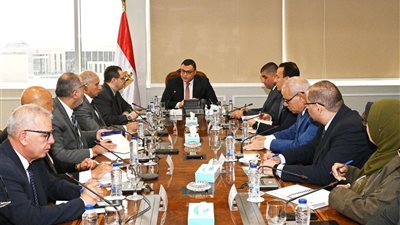 وزير الإسكان يكلف بحصر المشروعات بالمدن الجديدة للوقوف على أداء شركات التشغيل والصيانة