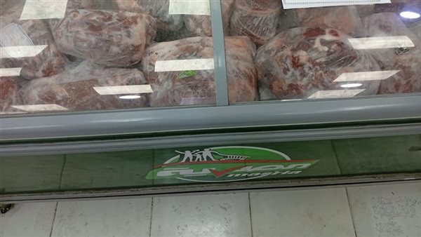 اللحوم المعروضة بالأسواق