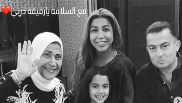 أروى ووالدتها 