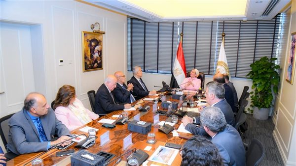 وزيرة البيئة