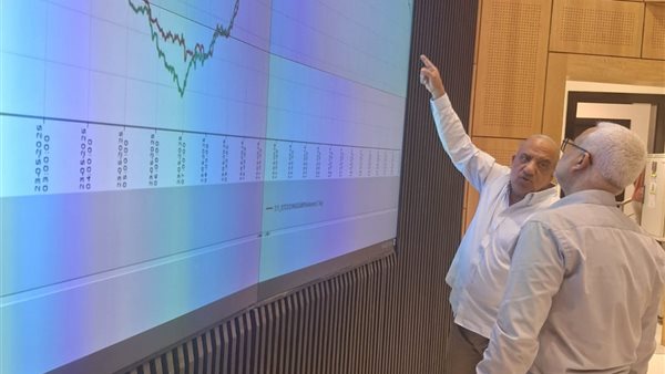 وزير الكهرباء خلال