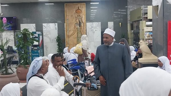 وعاظ الأزهر في المطارات