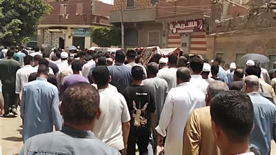  المئات يشيّعون جنازة الشيخة جنات مبارك أقدم محفظة قرآن كفيفة بالمنوفية