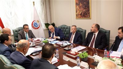 الصحة تدرس مقترحًا لزيادة قيمة تعويضات مخاطر المهن الطبية.. وخطة لتحسين سكن الأطباء