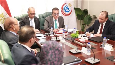 لا تشترط مؤهلا دراسيا عاليا.. وزيرا الصحة والعمل يدرسان منح ترخيص مزاولة مهنة مساعد الخدمات الصحية