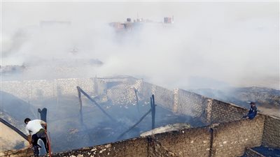 الحماية المدنية تحاول السيطرة على حريق حظائر مواشٍ ومنزل بالدقهلية