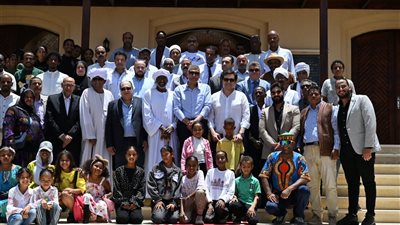 عقب افتتاح قصر ثقافة أبو سمبل.. وزير الثقافة يلتقي أهالي المدينة ويؤكد: القصر ملك لأبنائه ورواده 