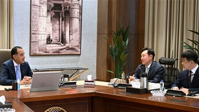 مدبولي: الحكومة تُولي أهمية كبيرة لتوطين الصناعات التكنولوجية المتقدمة 