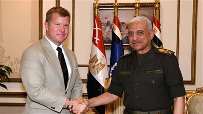 وزير الدفاع يلتقى عضو لجنة الخدمات المسلحة بمجلس الشيوخ الأمريكي