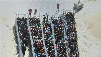 ممرات إنسانية مفخخة.. حكومة غزة تفضح آلية توزيع المساعدات بالقطاع