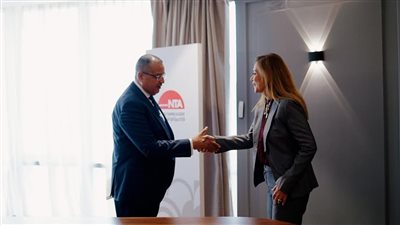 محافظ جنوب سيناء يشارك في مرحلة المقابلات الشخصية لاختيار المشارِكات ببرنامج المرأة تقود للتنفيذيات