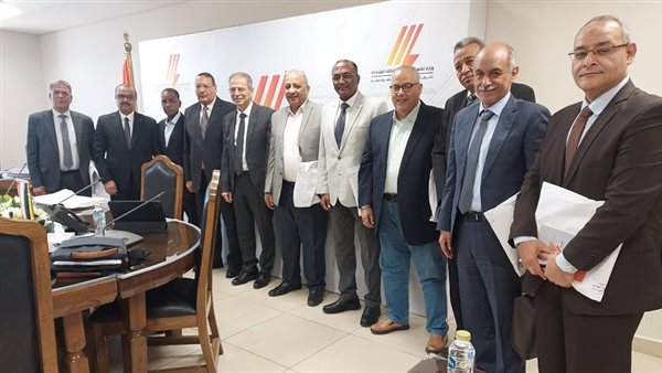 خلال الجلسة