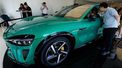 سيارة YU7 من شاومي تصل إلى صالات العرض في بكين