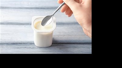 يساعد على تحسين الهضم.. فوائد تناول الزبادي للمعدة 