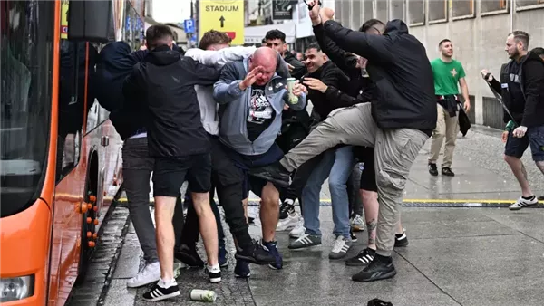 اشتباكات بين جماهير