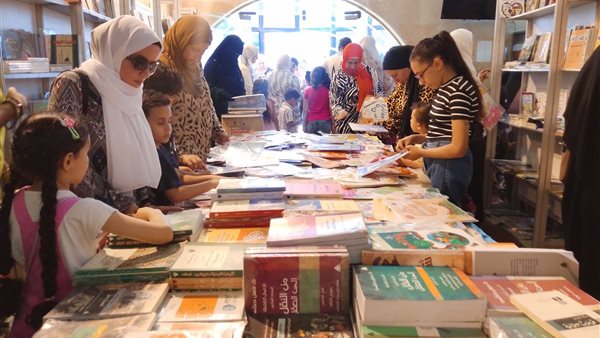 إقبال على معرض الكتاب