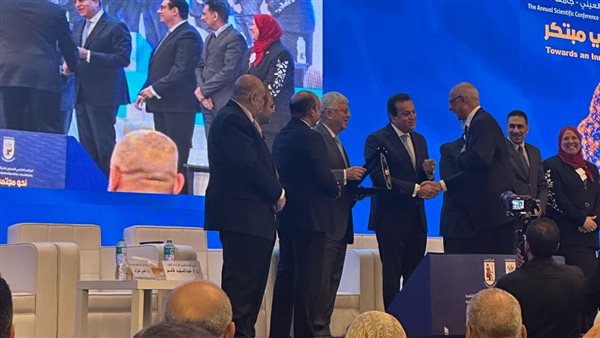  تكريم أحمد عبدالعزيز