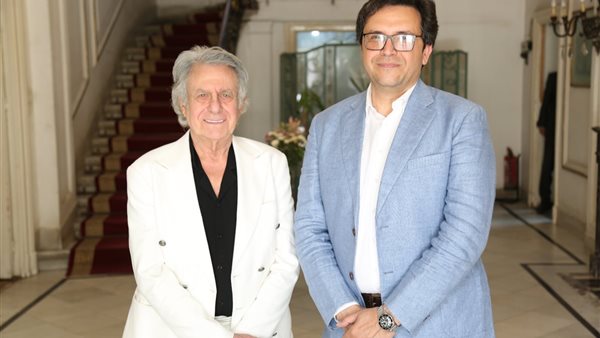 وزير الثقافة والمايسترو