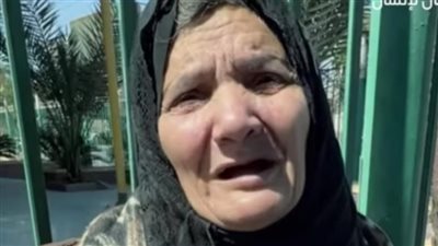 معايا 7 بنات.. مسنة تبيع مناديل بأحد ميادين القاهرة تثير تعاطف السوشيال ميديا: نفسي أدفع الإيجار