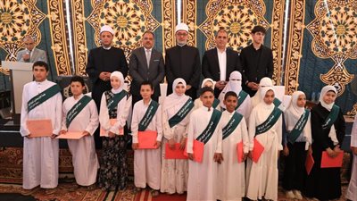 المفتي يكرم حفظة القرآن بالشرقية وسط احتفاء الأهالي.. ويؤكد: لا ينبغي أن يقتصر حفظ القرآن على التكرار 