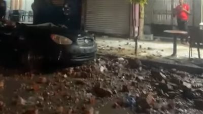 بسبب العاصفة.. انهيار واجهتي عقارين وتحطم 3 سيارات واشتعال النيران بأخرى بالإسكندرية 