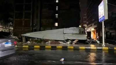 دون سابق إنذار.. تعطيل الامتحانات بالجامعة وأسقف متطايرة وتحطم سيارتين واشتعال آخرى إثر عاصفة مفاجئة بالإسكندرية 