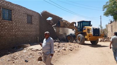 مواجهة حازمة لأوكار المخدرات.. إزالة 28 حالة تعدٍّ بمنطقة حي الصداقة الجديدة بأسوان