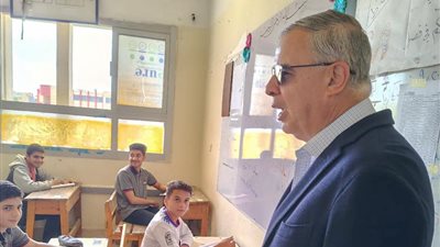 بعد العاصفة.. محافظ الإسكندرية يتفقد لجان امتحانات الشهادة الإعدادية ويطمئن على الطلاب