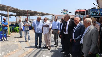 الزناتي يتفقد تلفيات نادي المعلمين بالإسكندرية بعد العاصفة.. ومستجدات تطوير المصايف بنحو 3 ملايين جنيه