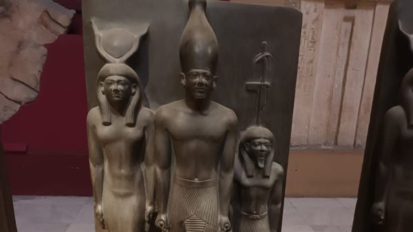 تمثال الثالوث للملك