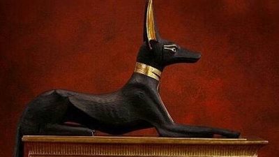 المتحف المصري بالتحرير يعرض تمثالا نادرا لـ أنوبيس من الخشب المذهب 