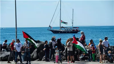 عبرت الإسكندرية ومتجهة للمنصورة.. سفينة المساعدات مادلين تدخل المياه المصرية في طريقها لغزة