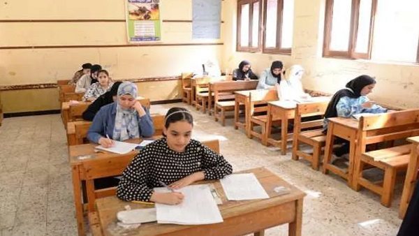 طالب في لجنة امتحان