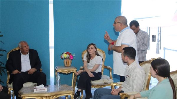 جانب من لقاء محافظ