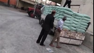 ضبط سيارة محملة بالدقيق المدعم قبل تهريبه وبيعه بالسوق السوداء بالغربية 